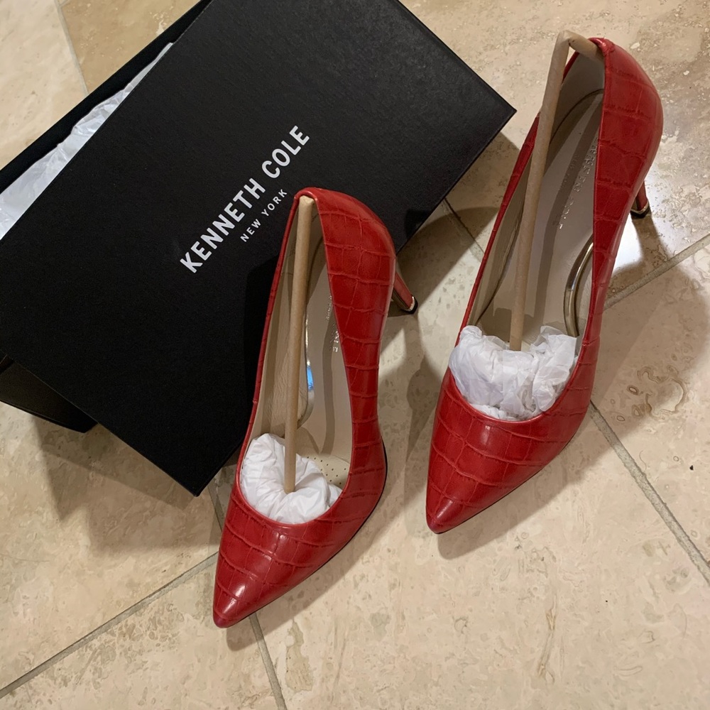 NEW! Kenneth Cole heels